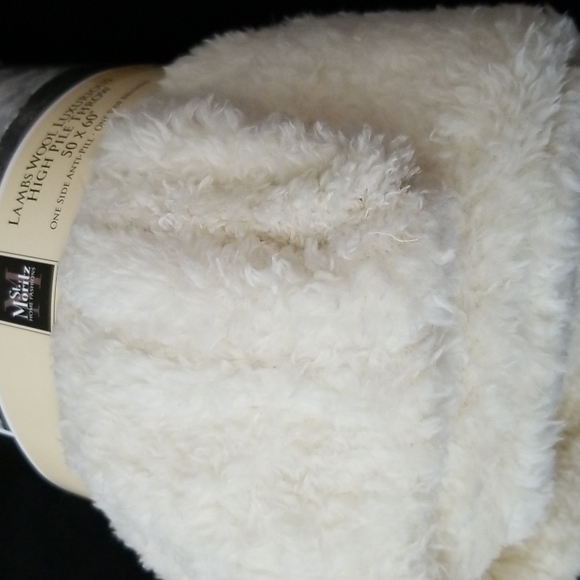 St Moritz Lambswool Throw - Picture 2 of 4